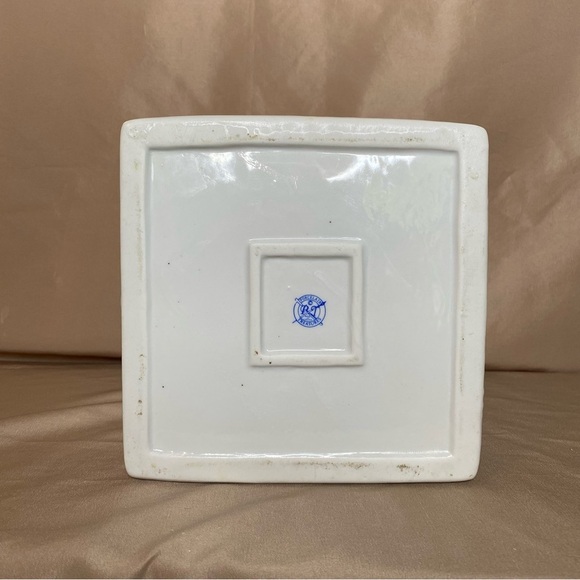 Porcelain Treasures White & Gold Napkin Holder - Picture 6 of 9